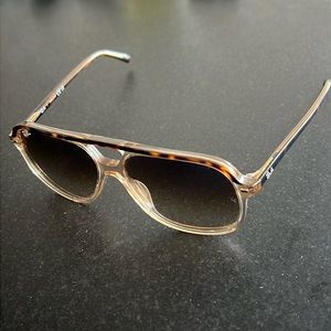 Ray-Ban “Bill” aviator style sunglasses.